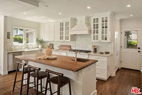 $2,399,000 | 11829 Pacific Avenue, Los Angeles, CA 90066