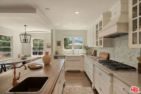 $2,399,000 | 11829 Pacific Avenue, Los Angeles, CA 90066