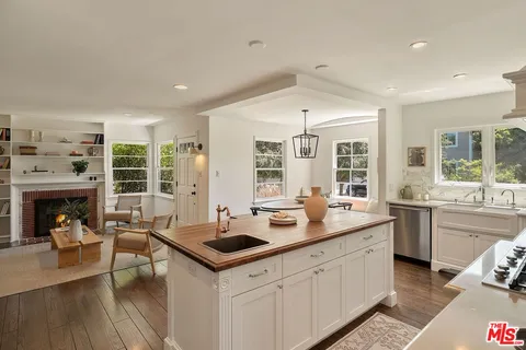 $2,399,000 | 11829 Pacific Avenue, Los Angeles, CA 90066