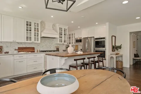 $2,399,000 | 11829 Pacific Avenue, Los Angeles, CA 90066