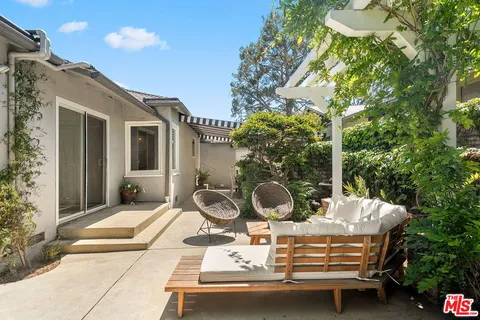 $2,399,000 | 11829 Pacific Avenue, Los Angeles, CA 90066