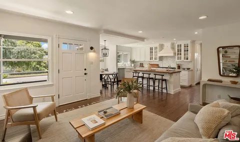 $2,399,000 | 11829 Pacific Avenue, Los Angeles, CA 90066