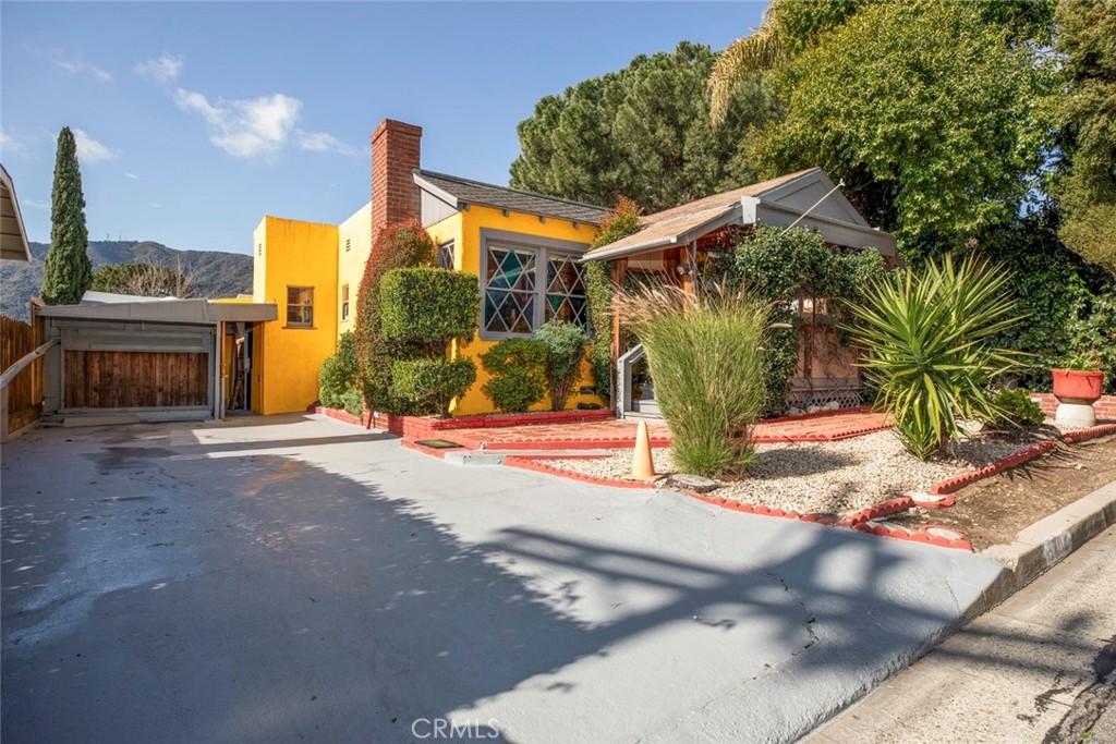 3704 3rd Avenue La Crescenta, CA 91214 - Photo 1 of 22 a view of a house with basketball court