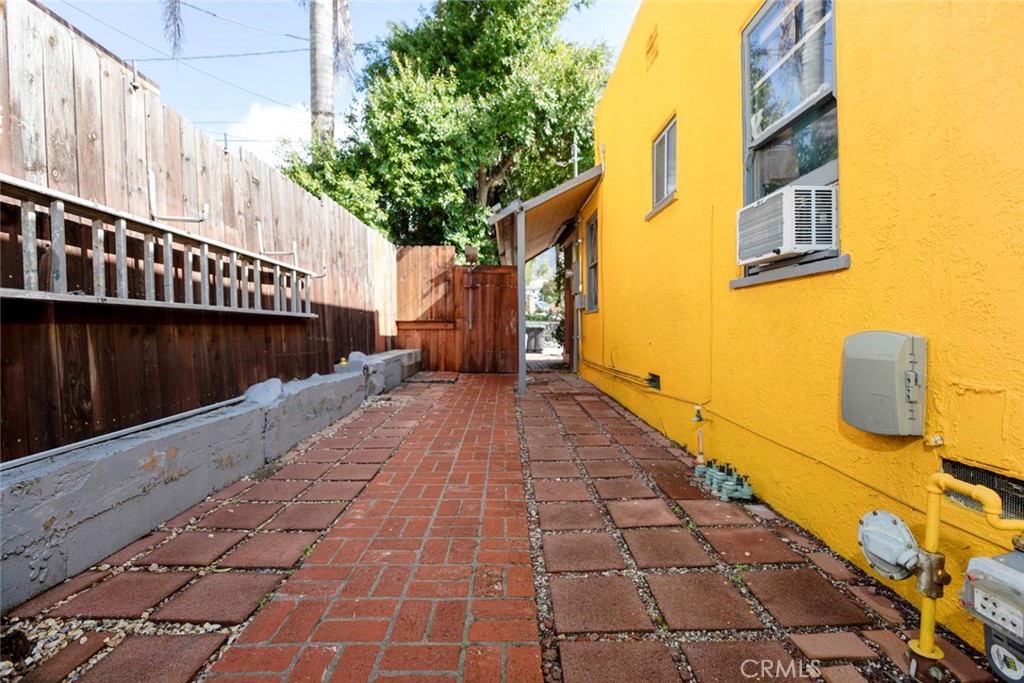 3704 3rd Avenue La Crescenta, CA 91214 - Photo 19 of 22 a view of a pathway both side of building