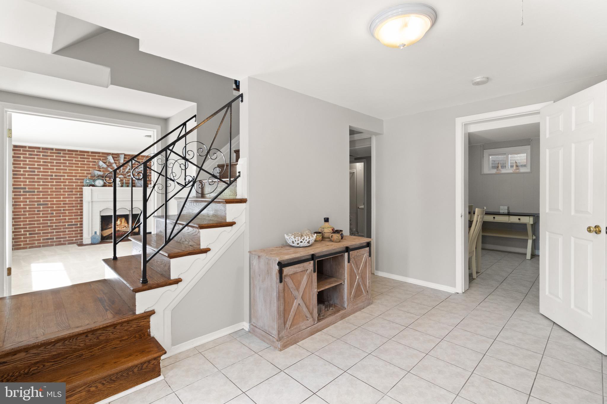 7516 Essex Avenue Springfield, VA 22150 - Photo 5 of 36