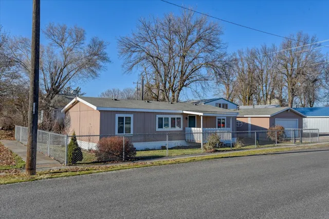 $199,900 | 214 South B Street, Sprague, WA 99032