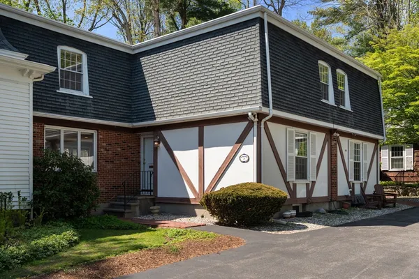 $1,039,000 | 32 Linden Street, Unit 5, Wellesley, MA 02482