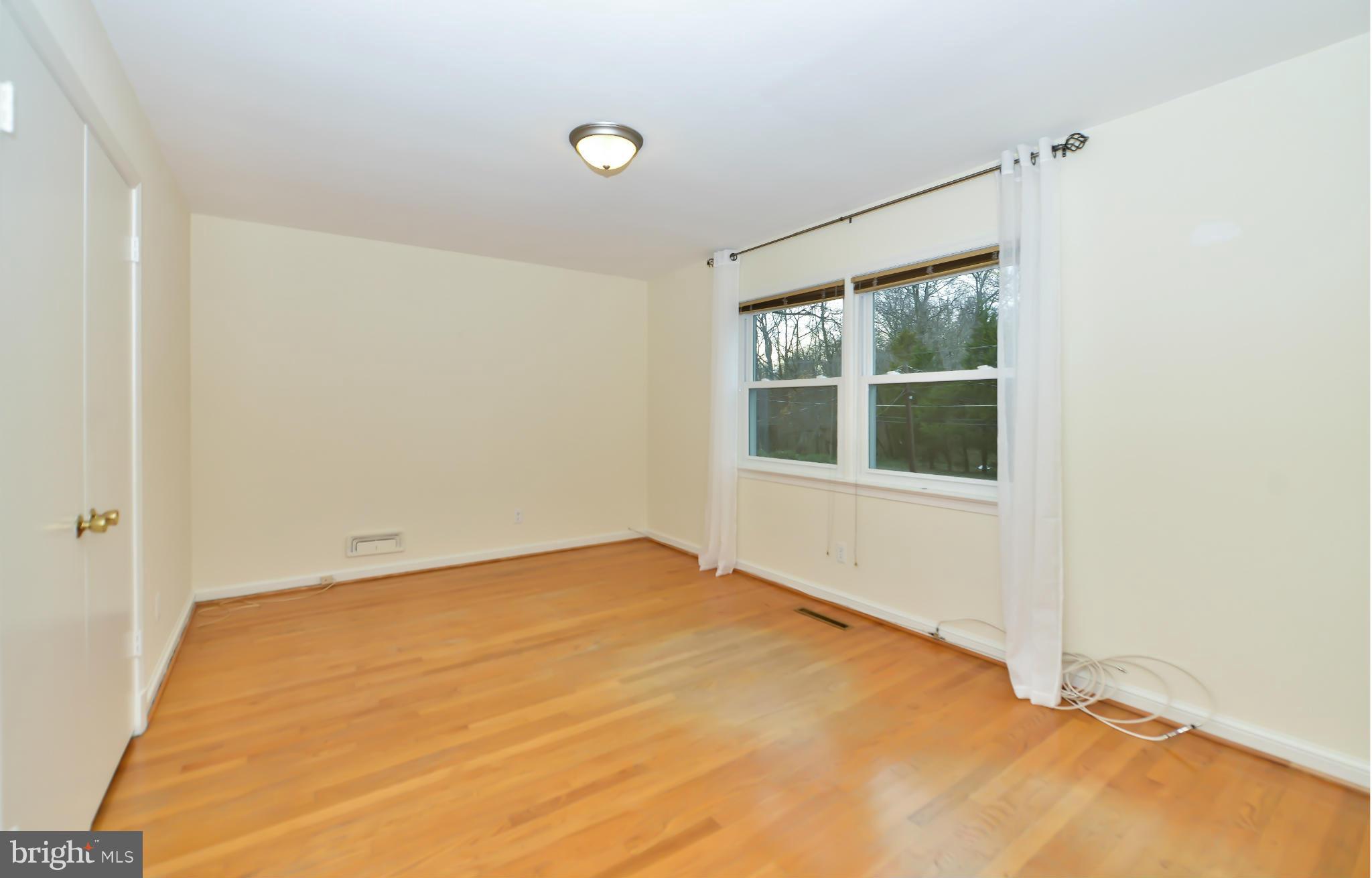 7303 Fort Hunt Road Alexandria, VA 22307 - Photo 23 of 30 a view of an empty room with a window