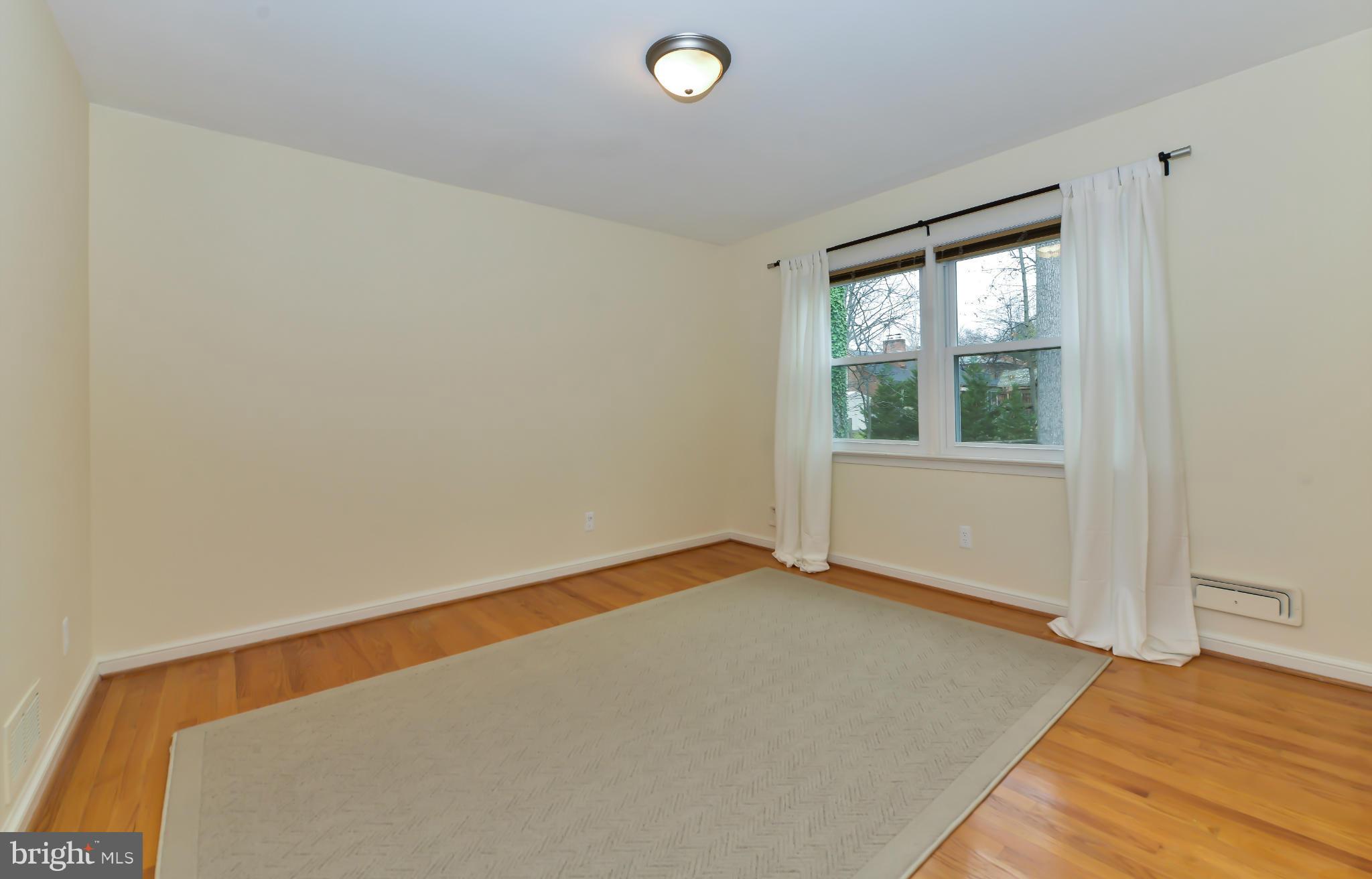 7303 Fort Hunt Road Alexandria, VA 22307 - Photo 26 of 30 a view of an empty room with a window