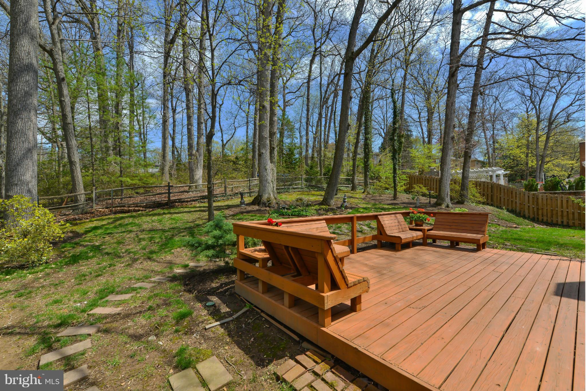 7303 Fort Hunt Road Alexandria, VA 22307 - Photo 28 of 30 a backyard of a house with lots of green space and fountain view