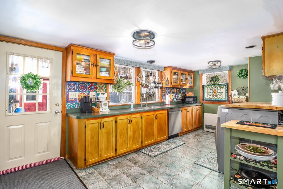 217 Forest Road North Branford, CT 06472 - Photo 5 of 26