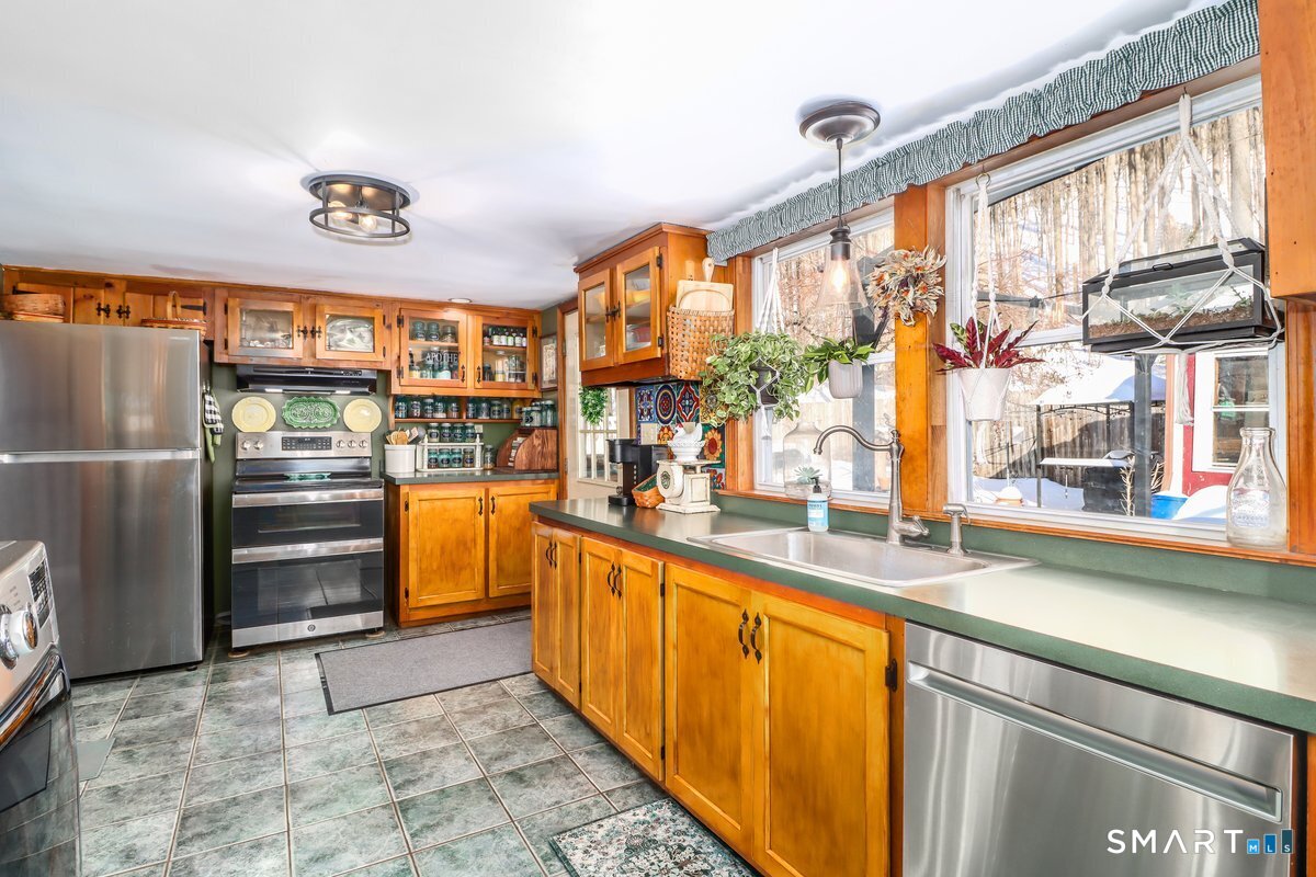 217 Forest Road North Branford, CT 06472 - Photo 7 of 26