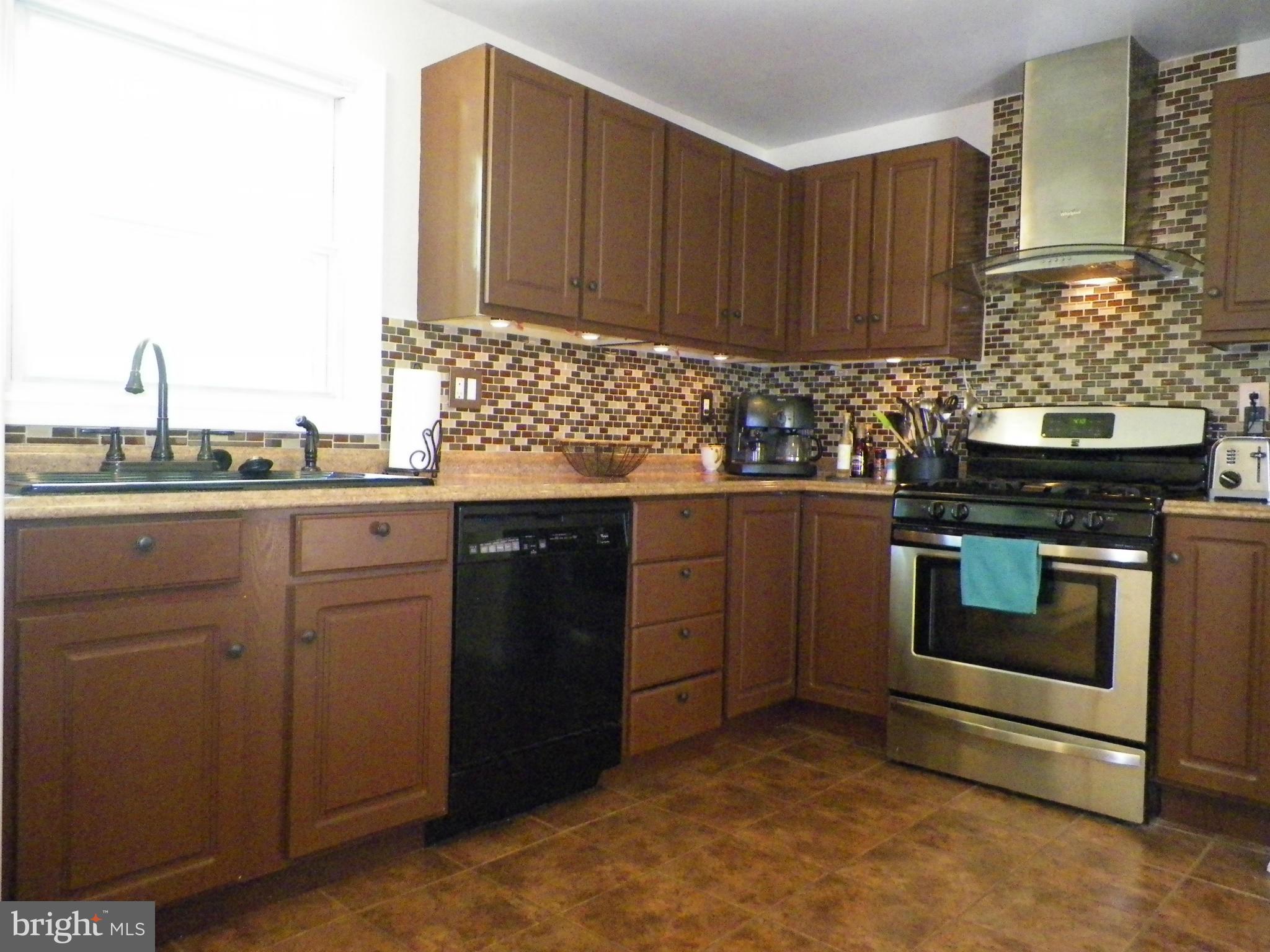 2307 Pinefield Road Waldorf, MD 20601 - Photo 3 of 30 Kitchen
