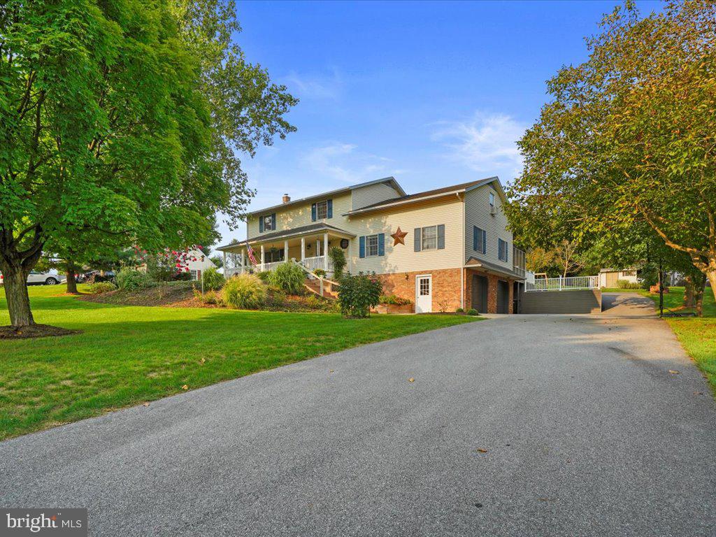 213 Weaver Drive Lititz, PA 17543 - Photo 5 of 48 Gallery Image 5