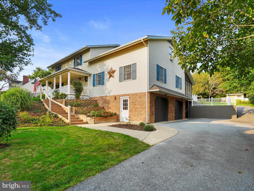 213 Weaver Drive Lititz, PA 17543 - Photo 7 of 48 Gallery Image 7