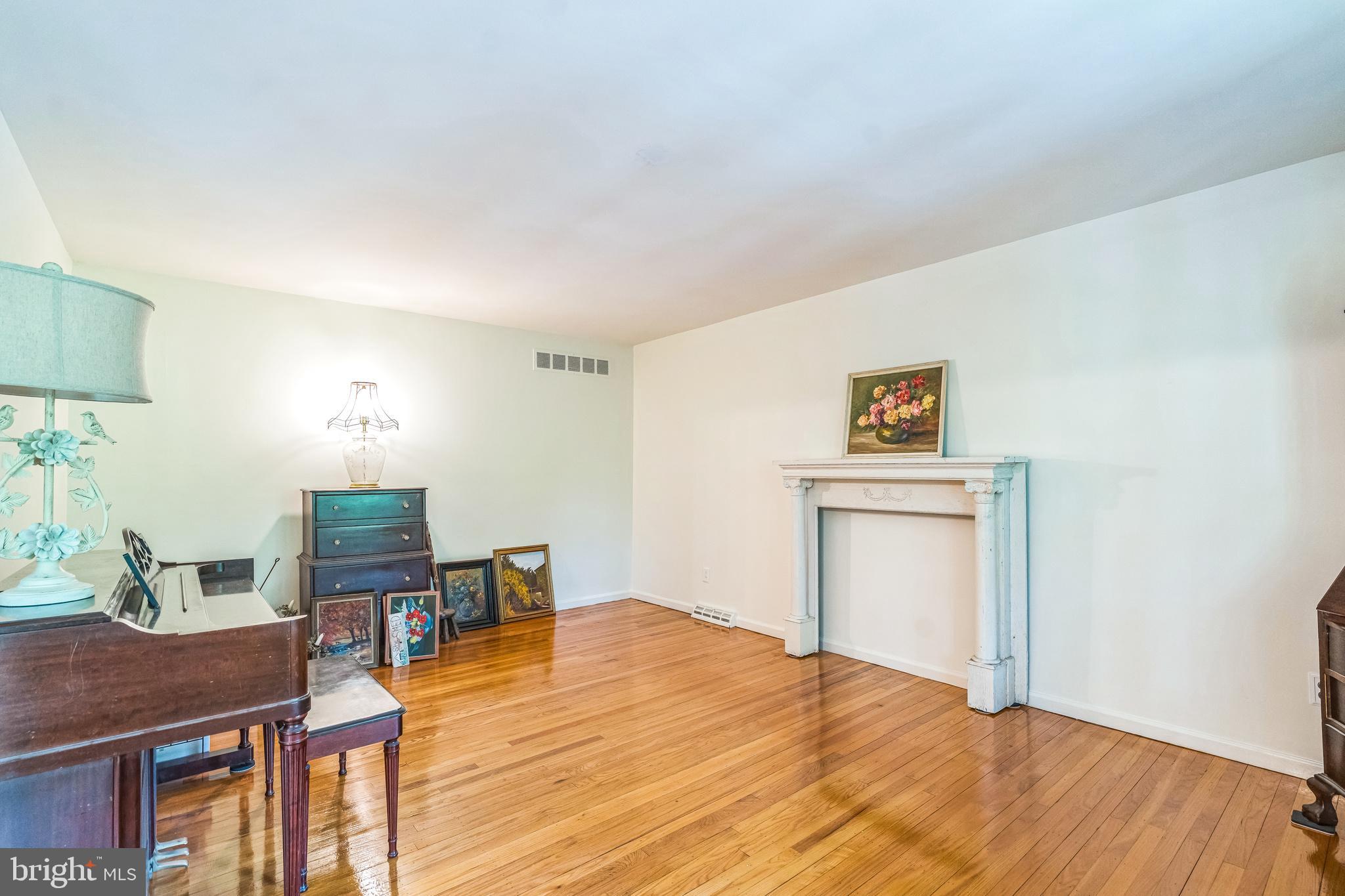 355 Arden Road Conshohocken, PA 19428 - Photo 5 of 31