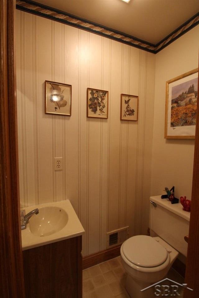 11424 Whitaker Road Fenton, MI 48430 - Photo 9 of 32 50046573-8.JPG
