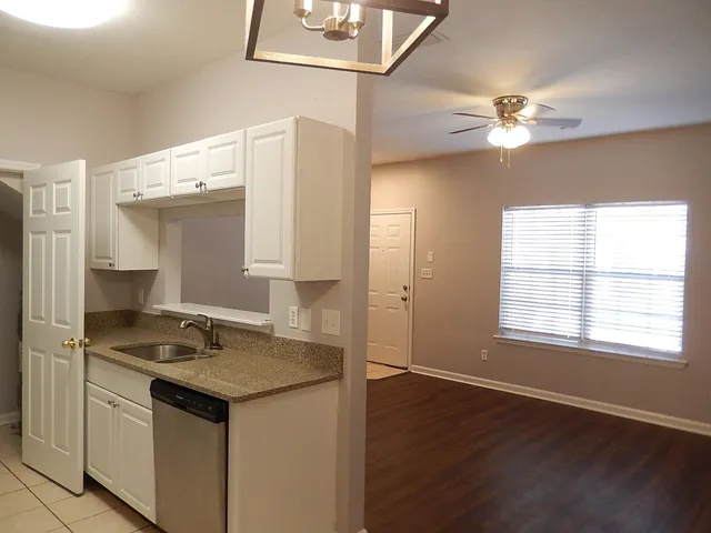 $1,450 | 3100 Dian Road, Unit 205, Tallahassee, FL 32304