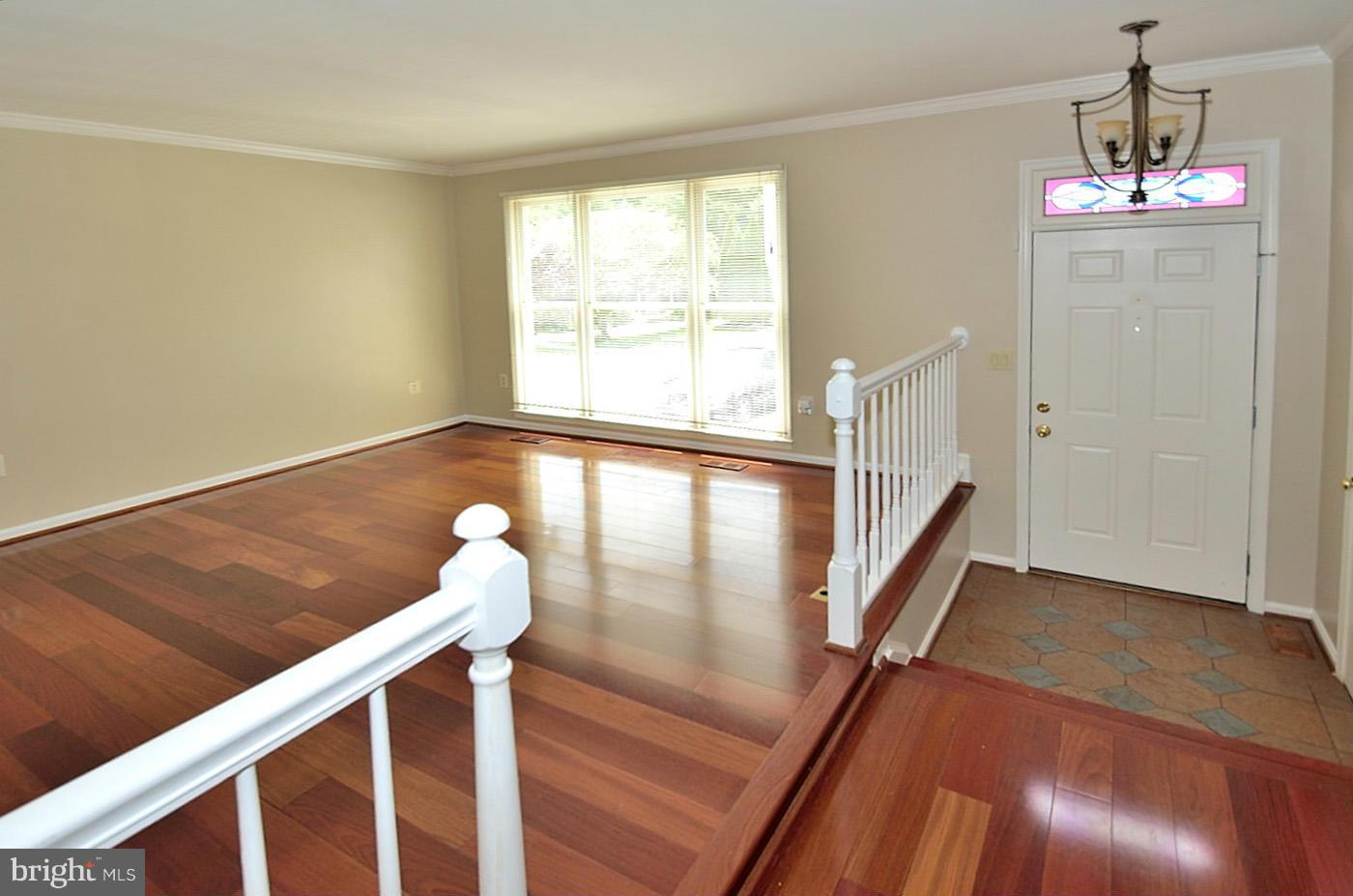 7290 Olde Lantern Way Springfield, VA 22152 - Photo 2 of 21 Living Room