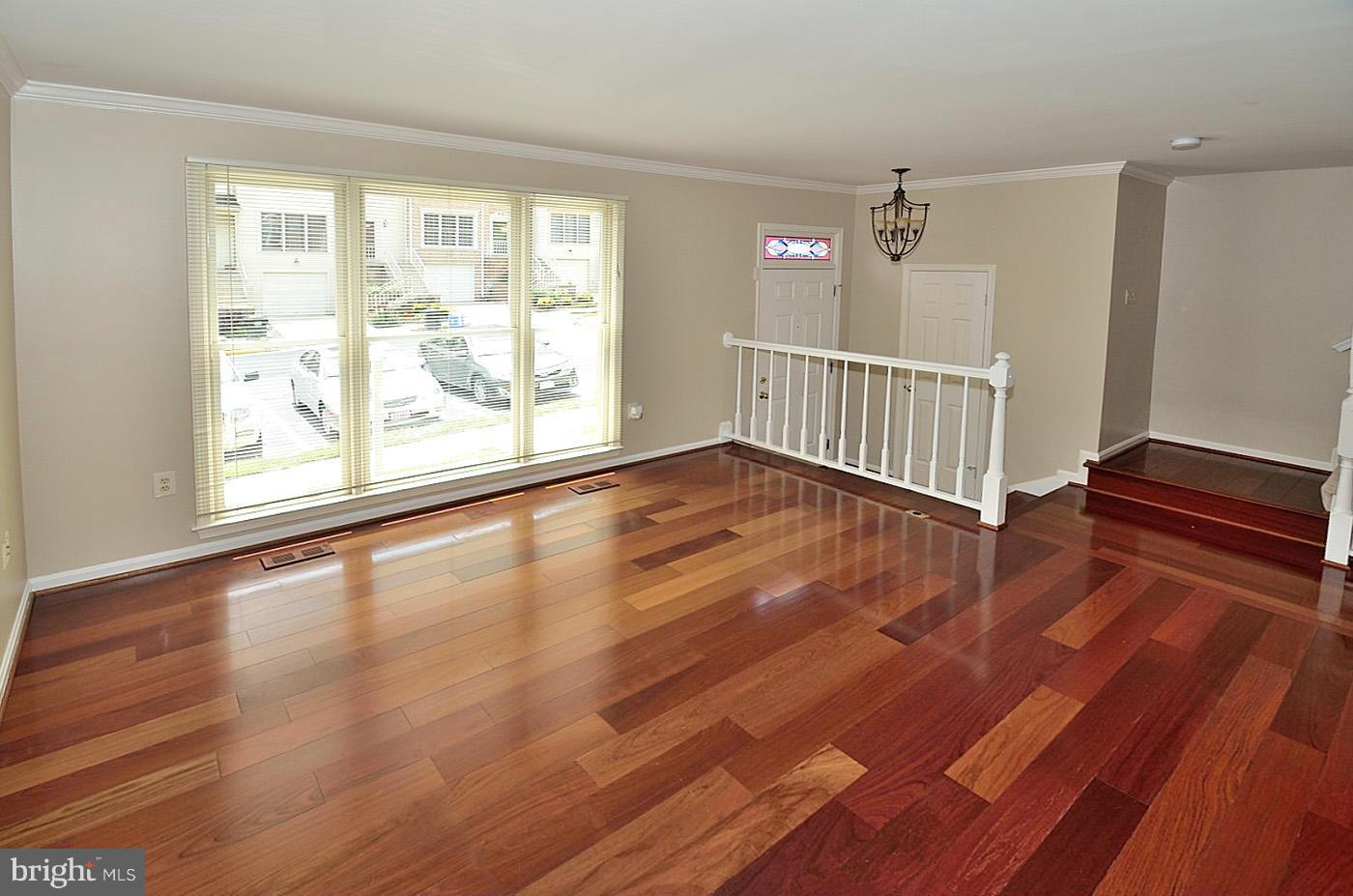 7290 Olde Lantern Way Springfield, VA 22152 - Photo 3 of 21 Living Room
