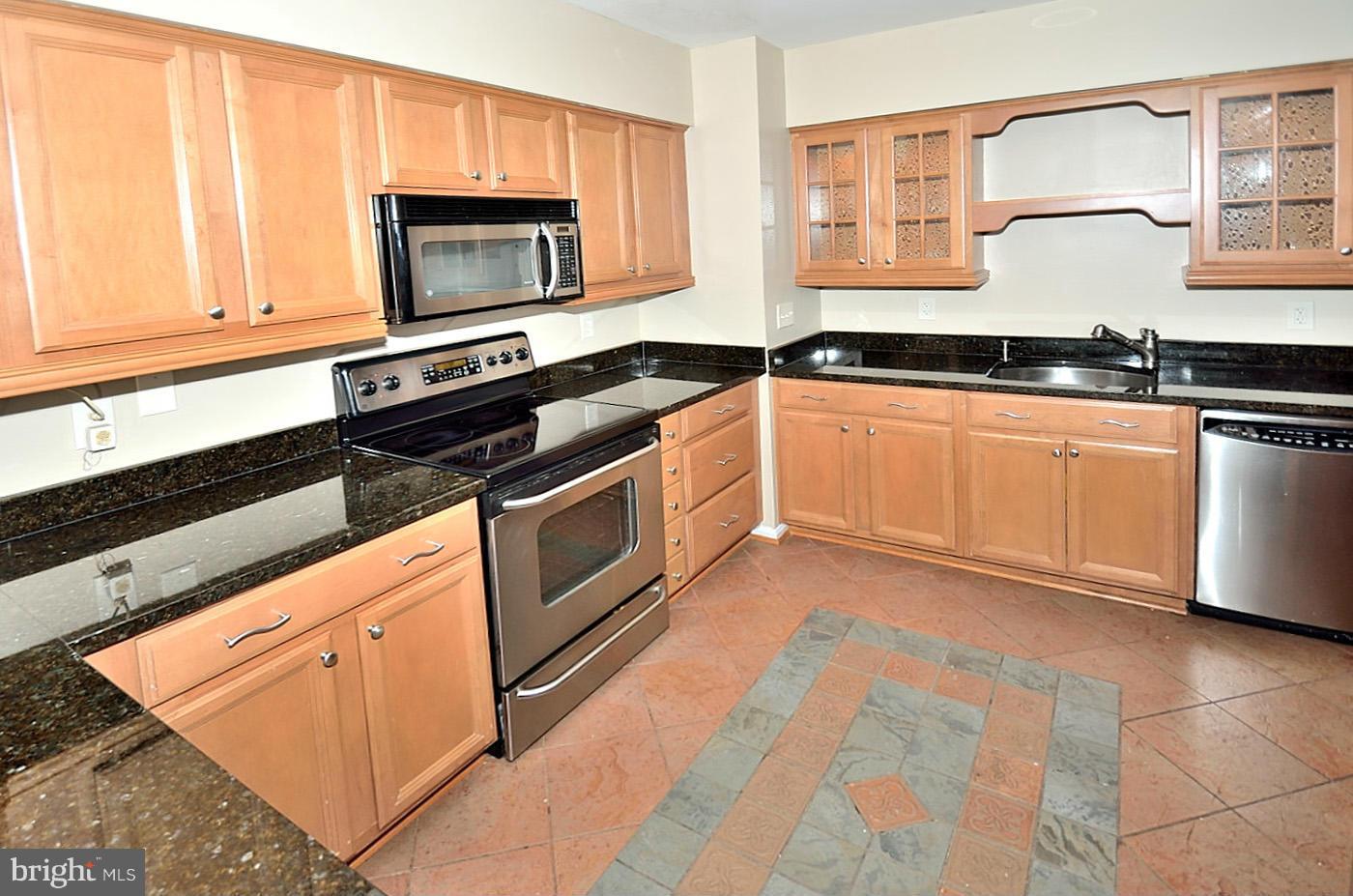 7290 Olde Lantern Way Springfield, VA 22152 - Photo 6 of 21 Kitchen