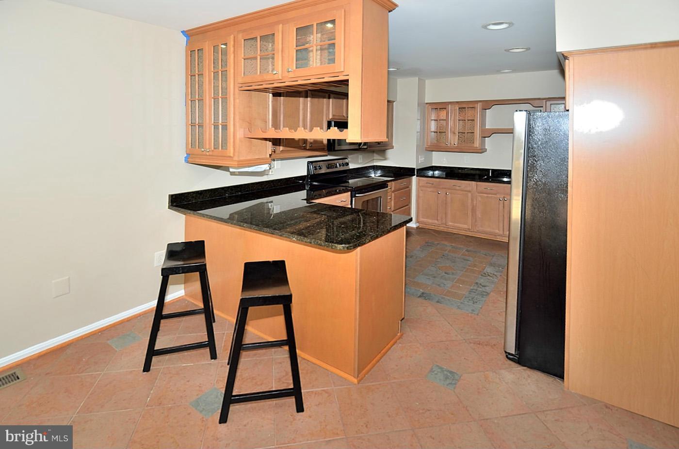 7290 Olde Lantern Way Springfield, VA 22152 - Photo 8 of 21 Kitchen