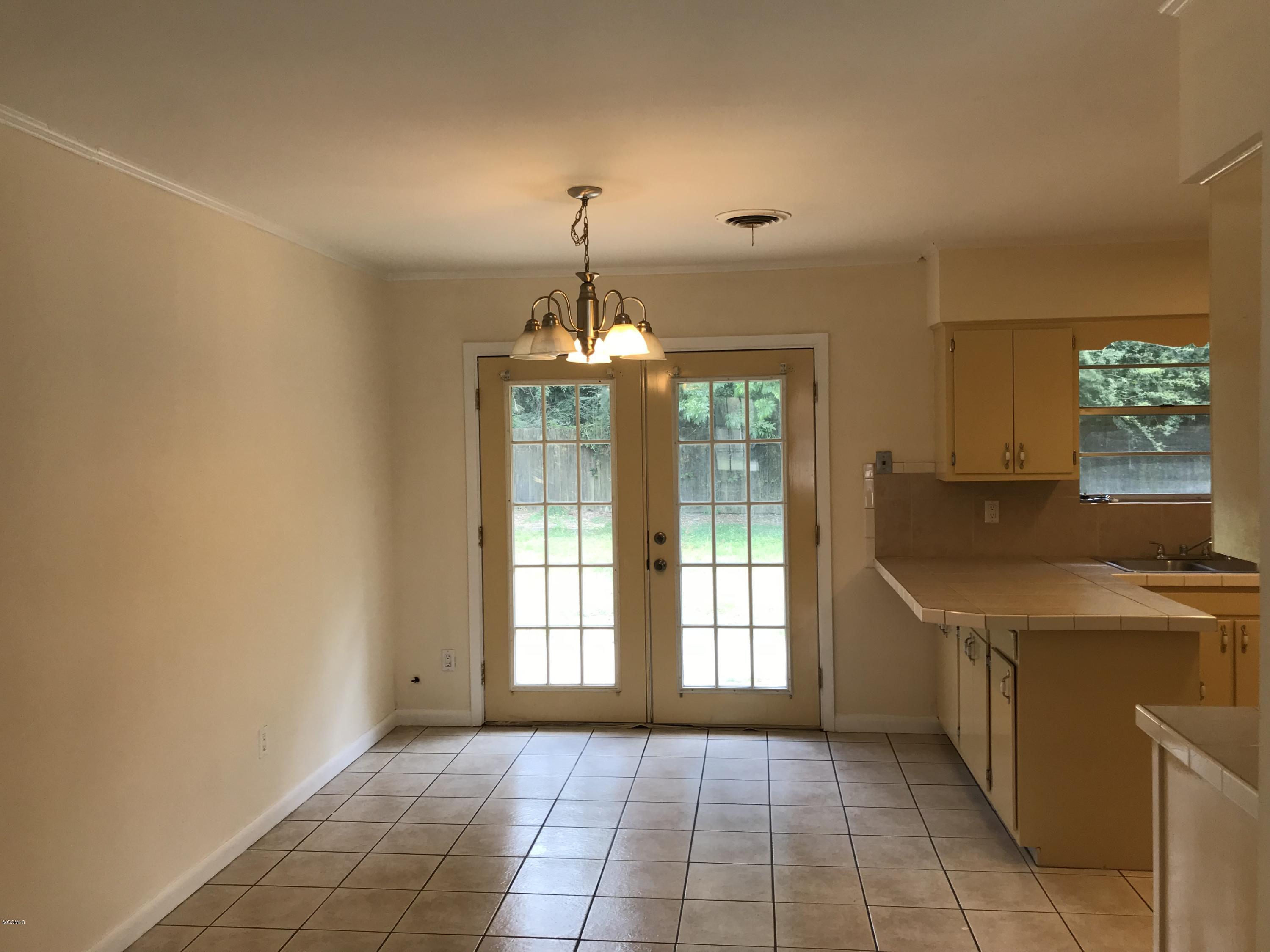 2511 Orleans Road Biloxi, MS 39531 - Photo 11 of 26 IMG_2536