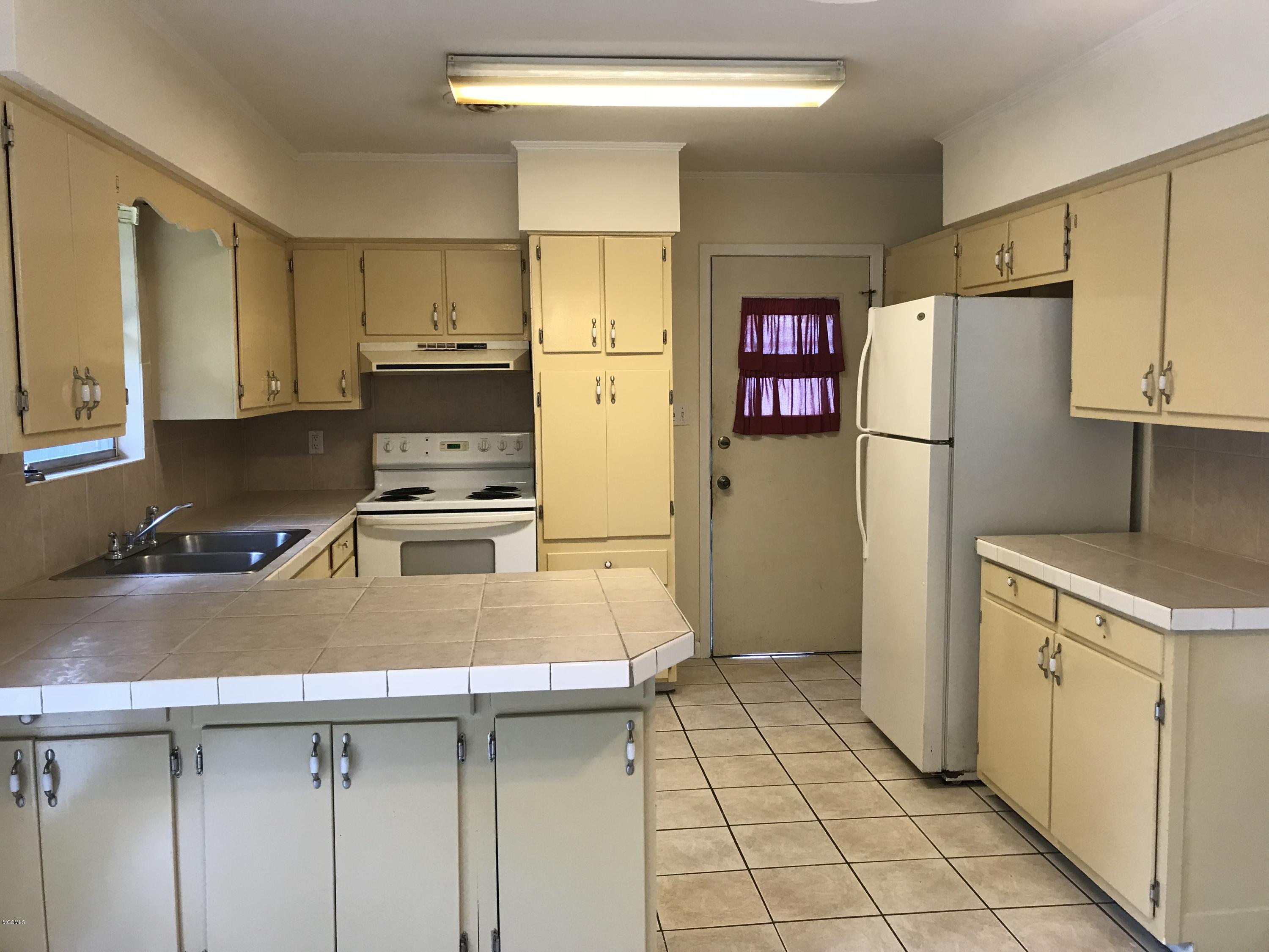 2511 Orleans Road Biloxi, MS 39531 - Photo 13 of 26 IMG_0648