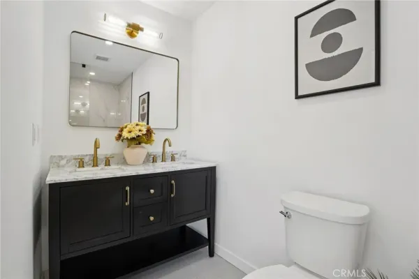 $1,099,950 | 13907 Wyandotte Street, Van Nuys, CA 91405