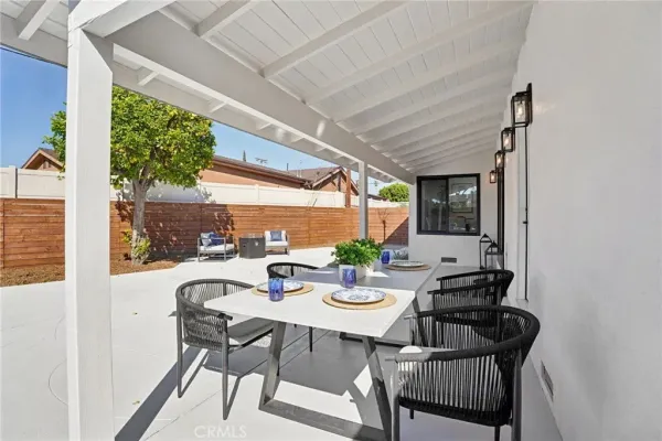 $1,099,950 | 13907 Wyandotte Street, Van Nuys, CA 91405