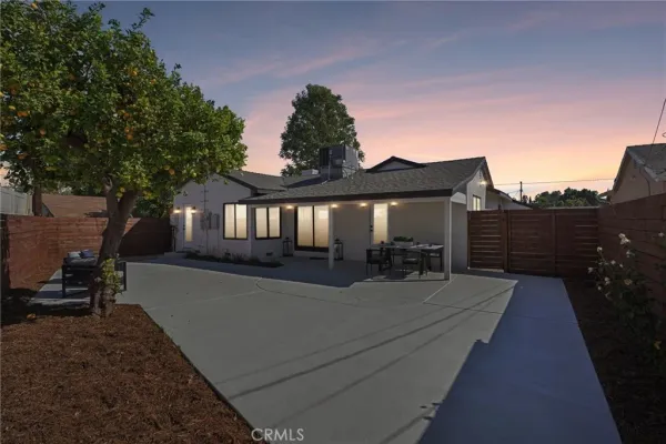 $1,099,950 | 13907 Wyandotte Street, Van Nuys, CA 91405