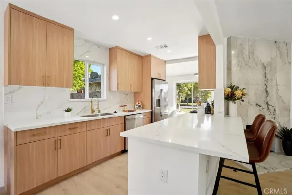 $1,099,950 | 13907 Wyandotte Street, Van Nuys, CA 91405