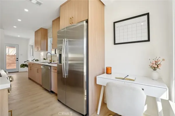 $1,099,950 | 13907 Wyandotte Street, Van Nuys, CA 91405