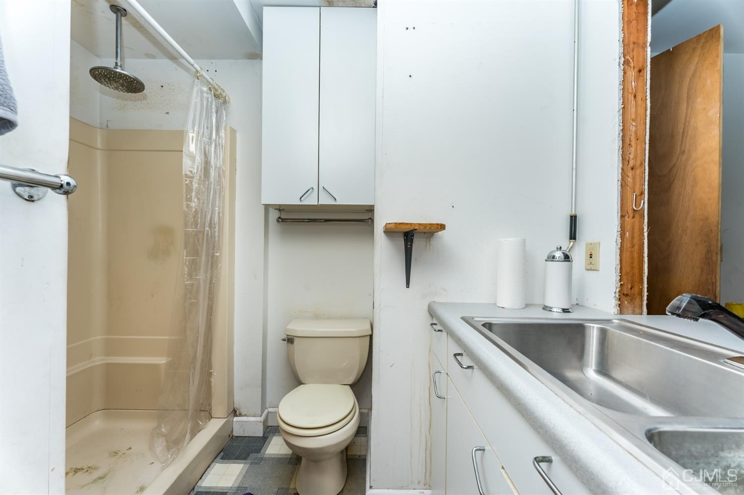 19 Russling Road Hackettstown, NJ 07840 - Photo 21 of 27 a bathroom with a sink toilet and shower