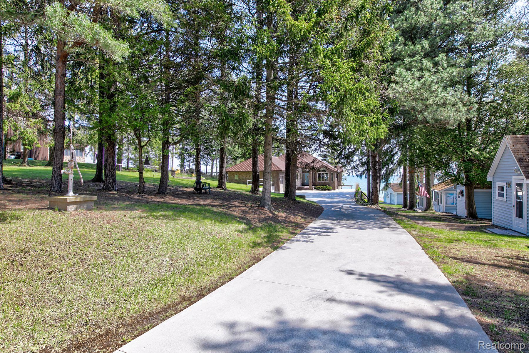 5434 Lakeshore Road Deckerville, MI 48427 - Photo 13 of 77 Gallery Image 13
