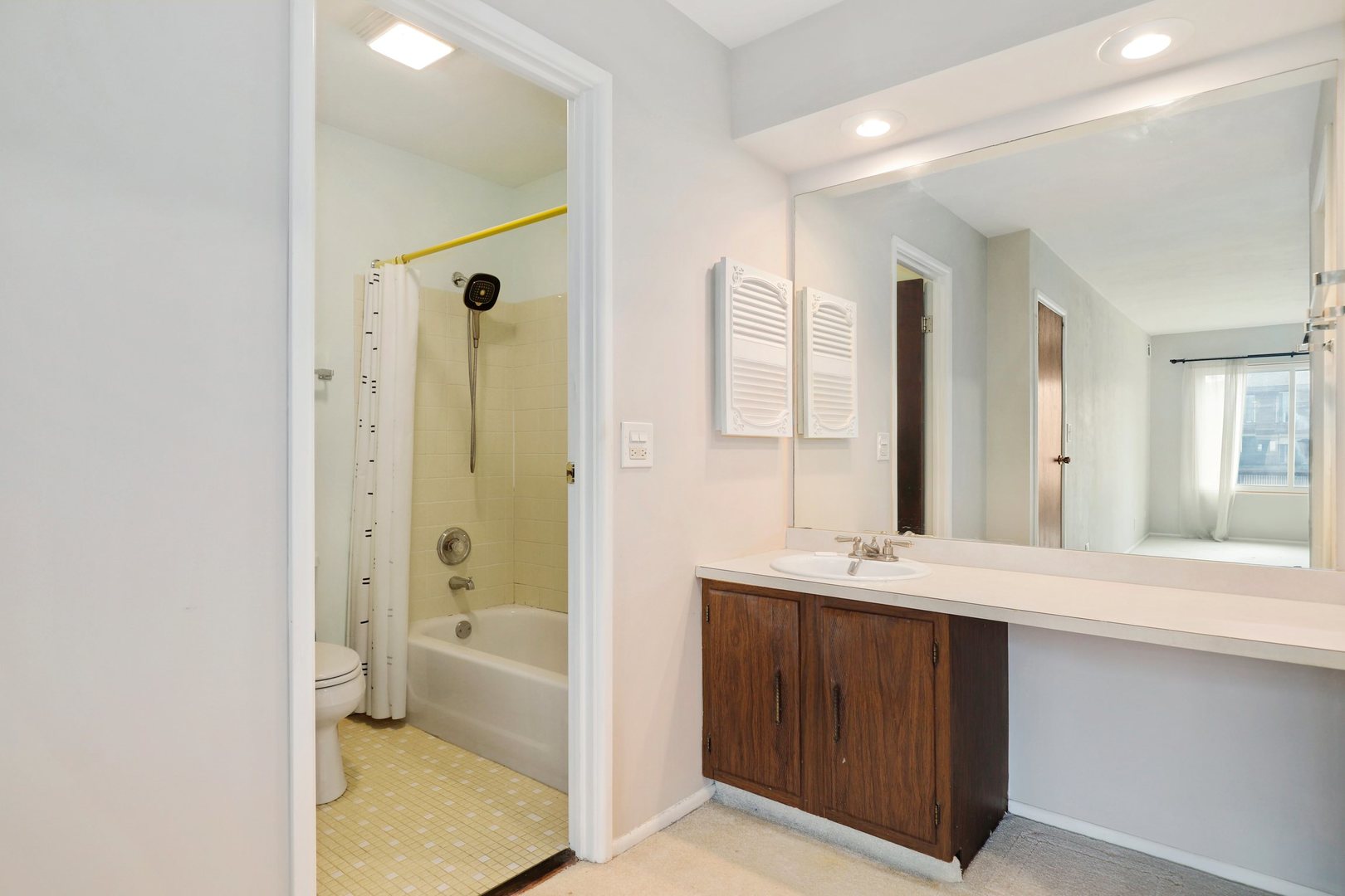 502 West Huntington Commons Road, Unit 338 Mount Prospect, IL 60056 - Photo 11 of 17 Gallery Image 11