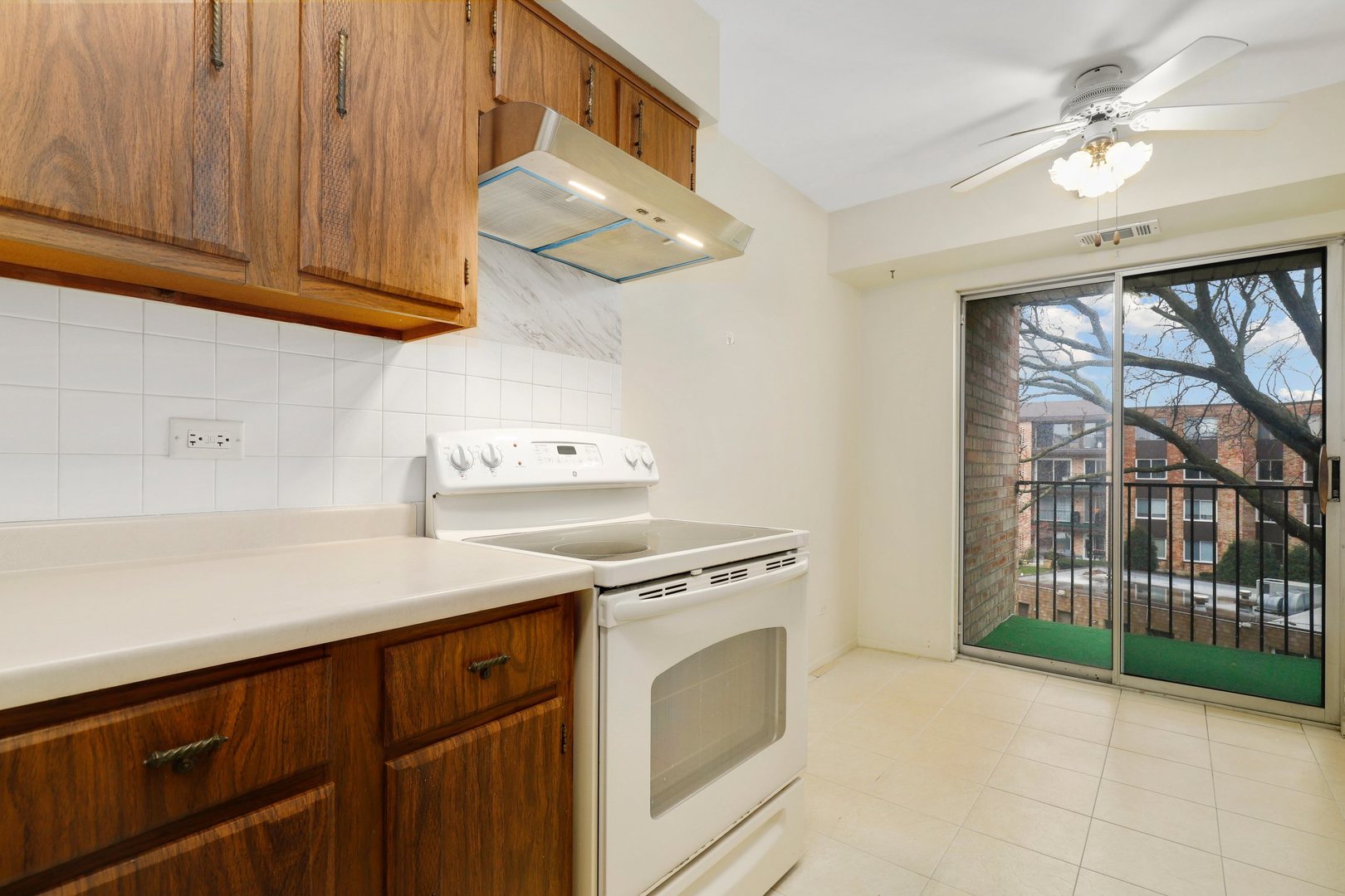 502 West Huntington Commons Road, Unit 338 Mount Prospect, IL 60056 - Photo 5 of 17 Gallery Image 5
