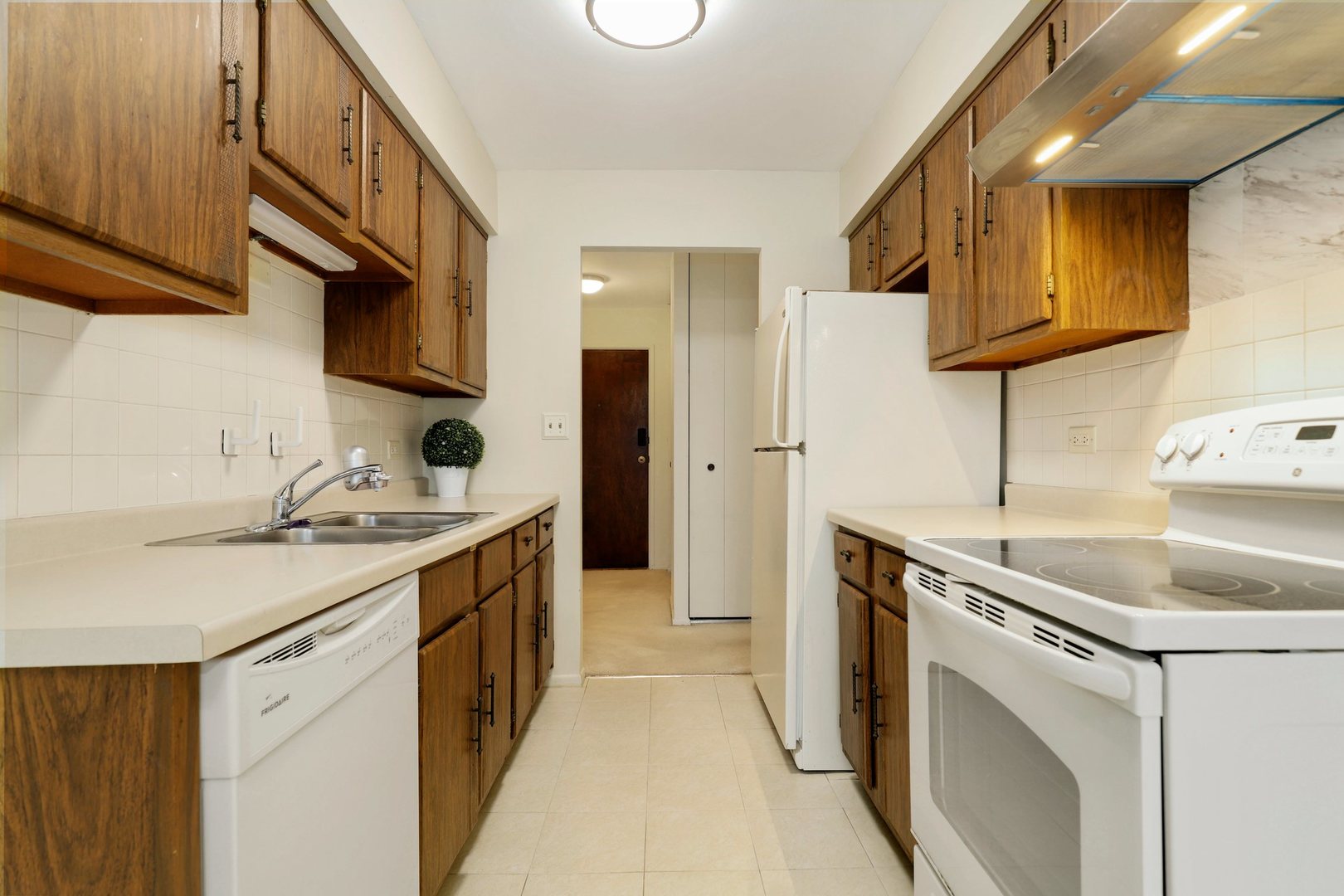 502 West Huntington Commons Road, Unit 338 Mount Prospect, IL 60056 - Photo 6 of 17 Gallery Image 6
