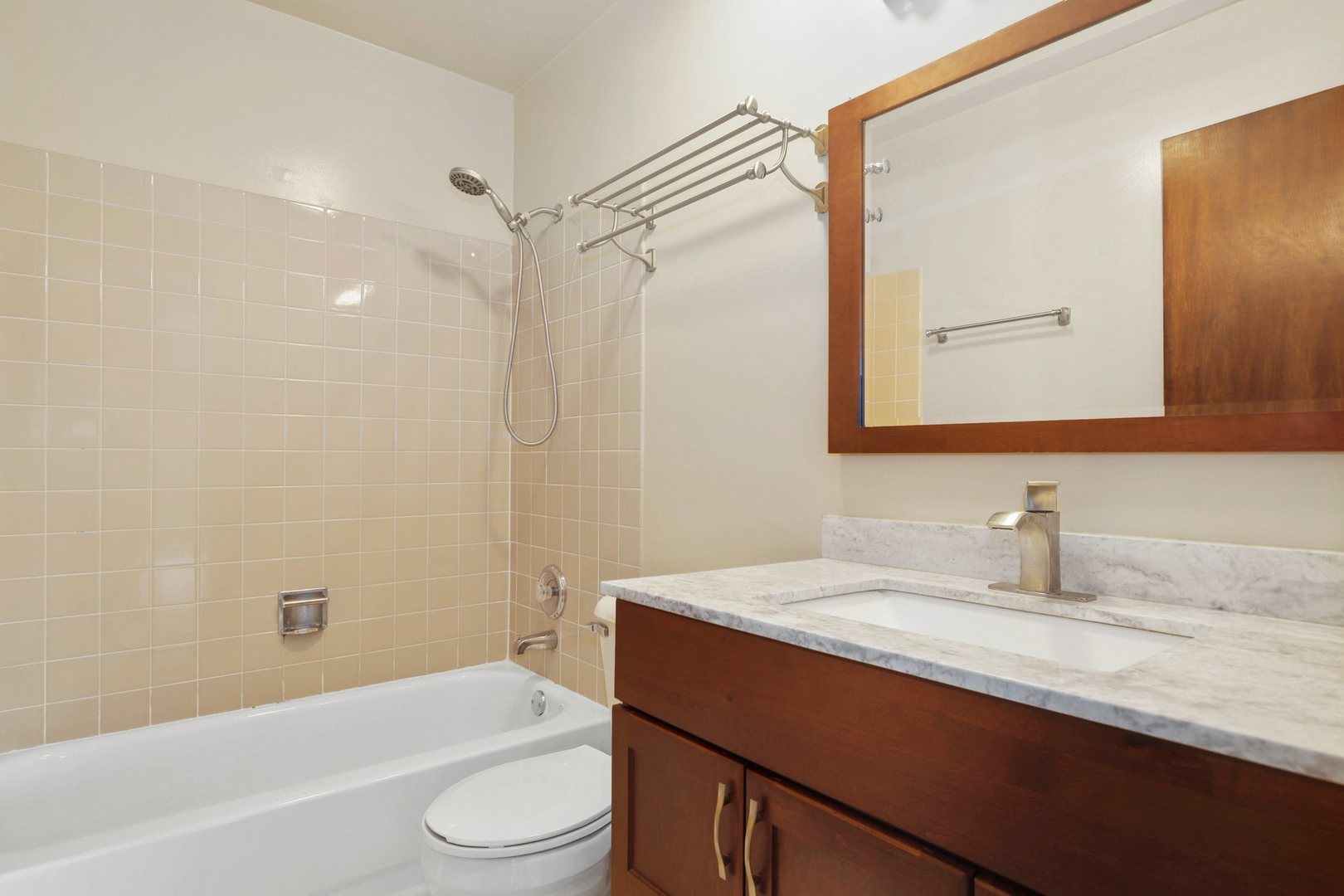 502 West Huntington Commons Road, Unit 338 Mount Prospect, IL 60056 - Photo 8 of 17 Gallery Image 8