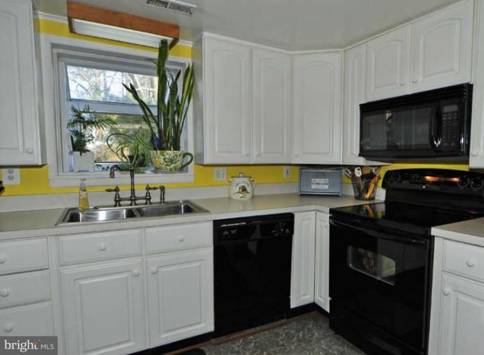 43600 Hay Road Ashburn, VA 20147 - Photo 17 of 26 Kitchen