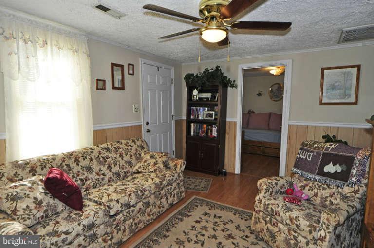 43600 Hay Road Ashburn, VA 20147 - Photo 20 of 26 Living Room