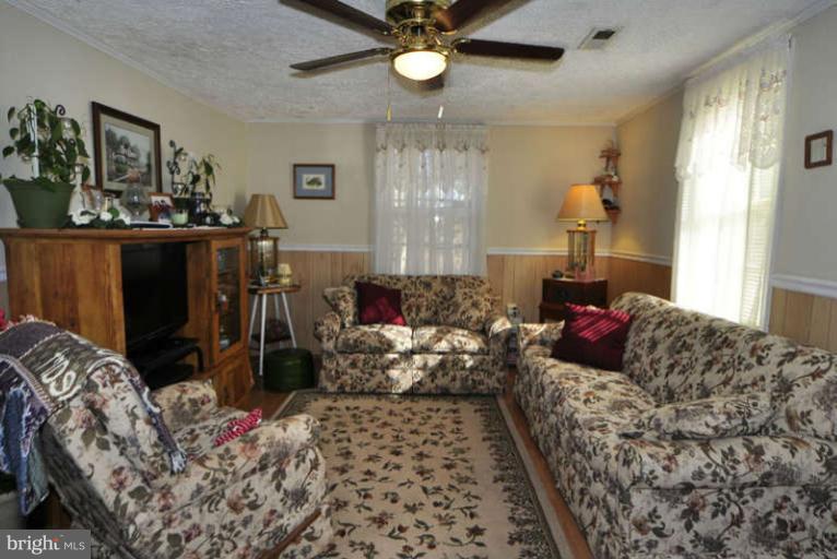 43600 Hay Road Ashburn, VA 20147 - Photo 21 of 26 Living Room