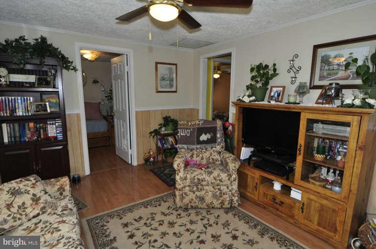 43600 Hay Road Ashburn, VA 20147 - Photo 22 of 26 Living Room