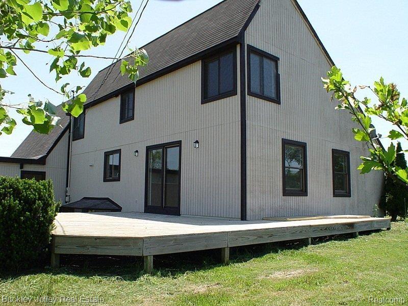 6450 Sharpe Road Fowlerville, MI 48836 - Photo 17 of 23 Side View.jpg