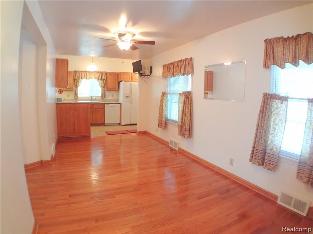 3132 Cumberland Road Berkley, MI 48072 - Photo 13 of 46 13-DSC07451.JPG
