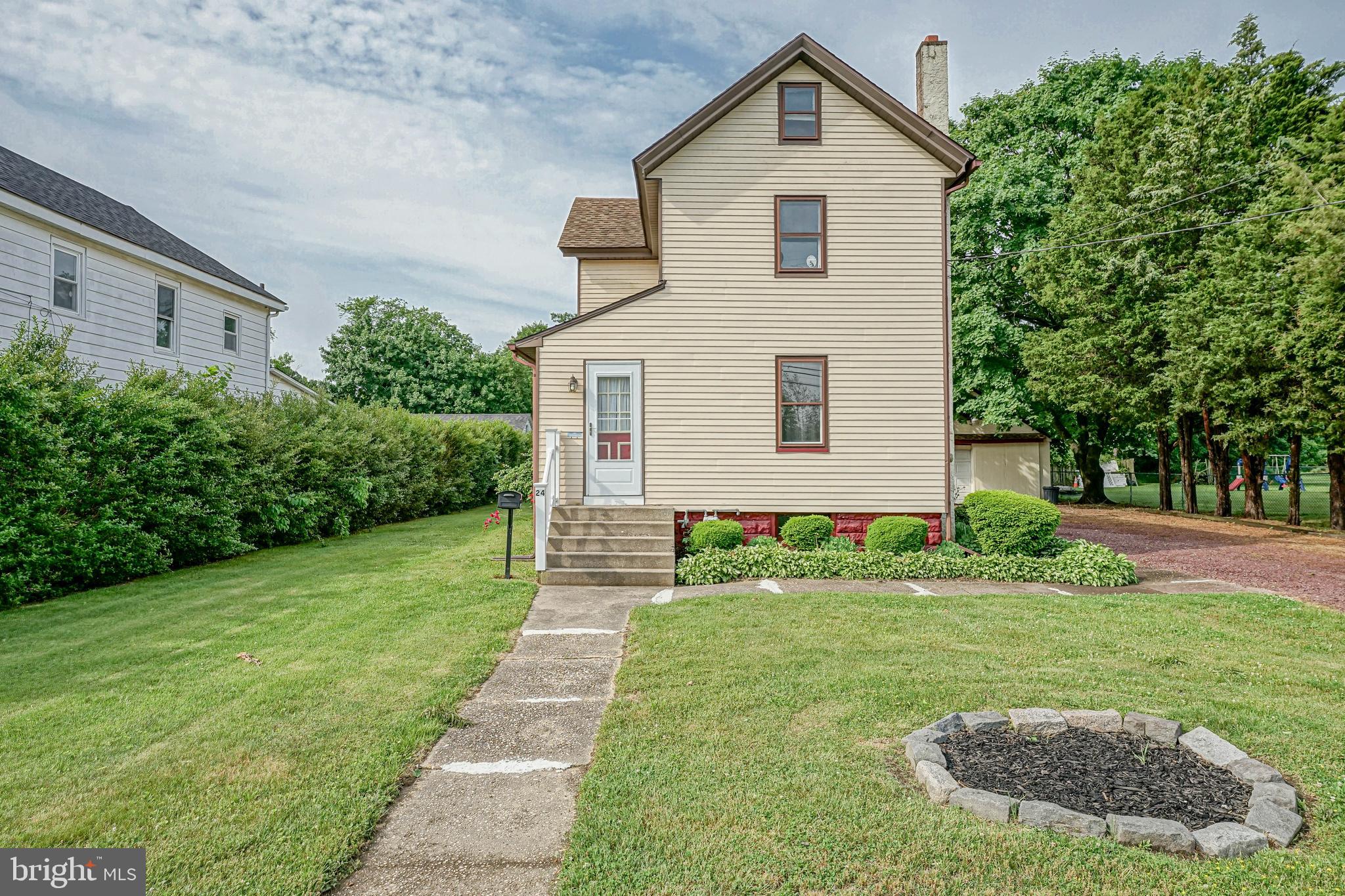 24 Deptford Road Glassboro, NJ 08028 - Photo 2 of 37
