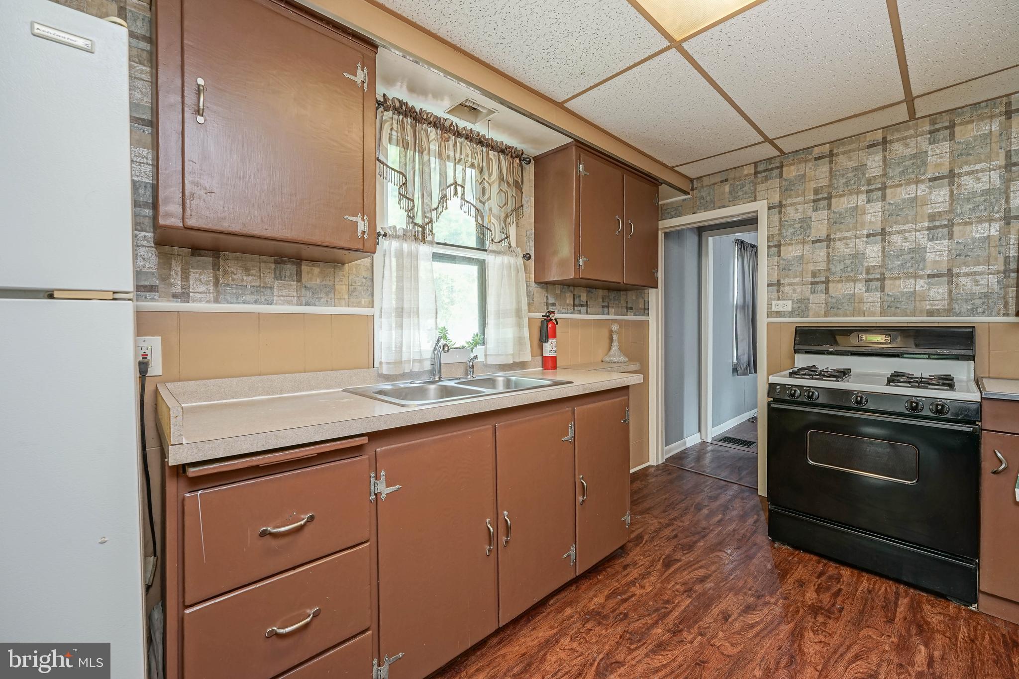 24 Deptford Road Glassboro, NJ 08028 - Photo 11 of 37