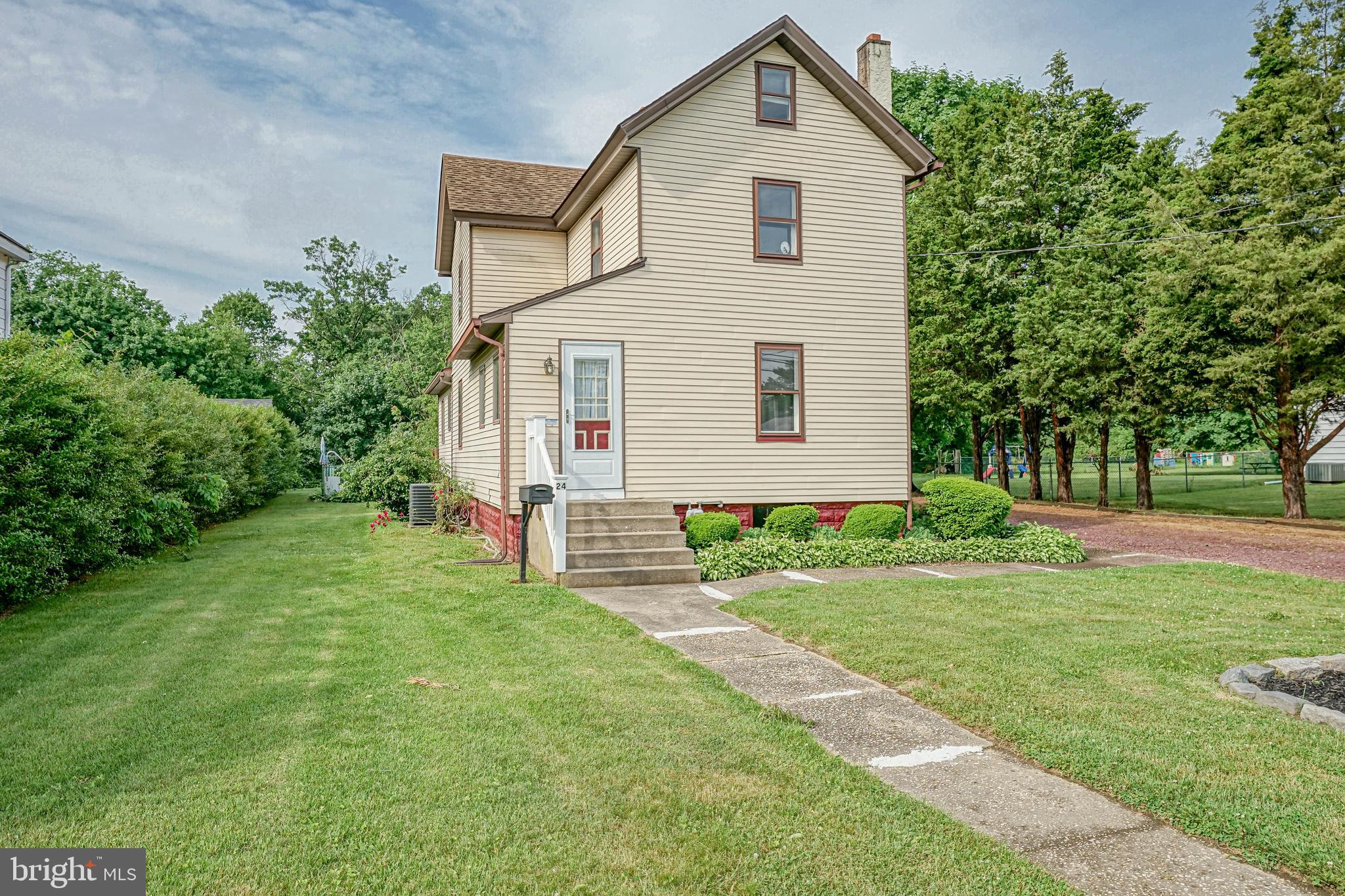 24 Deptford Road Glassboro, NJ 08028 - Photo 3 of 37