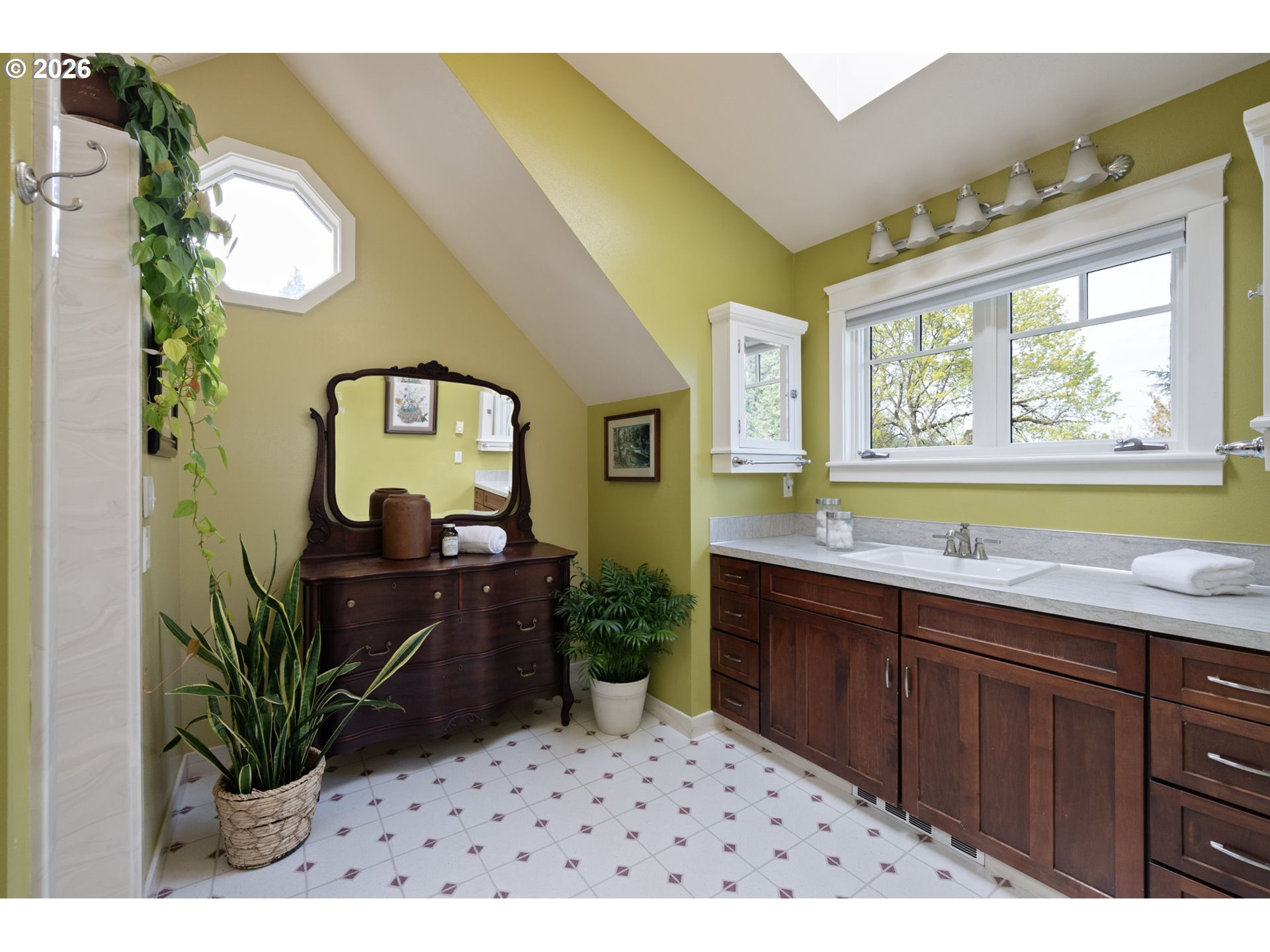 2050 Friendly Street Eugene, OR 97405 - Photo 27 of 48 Bathroom, Attached