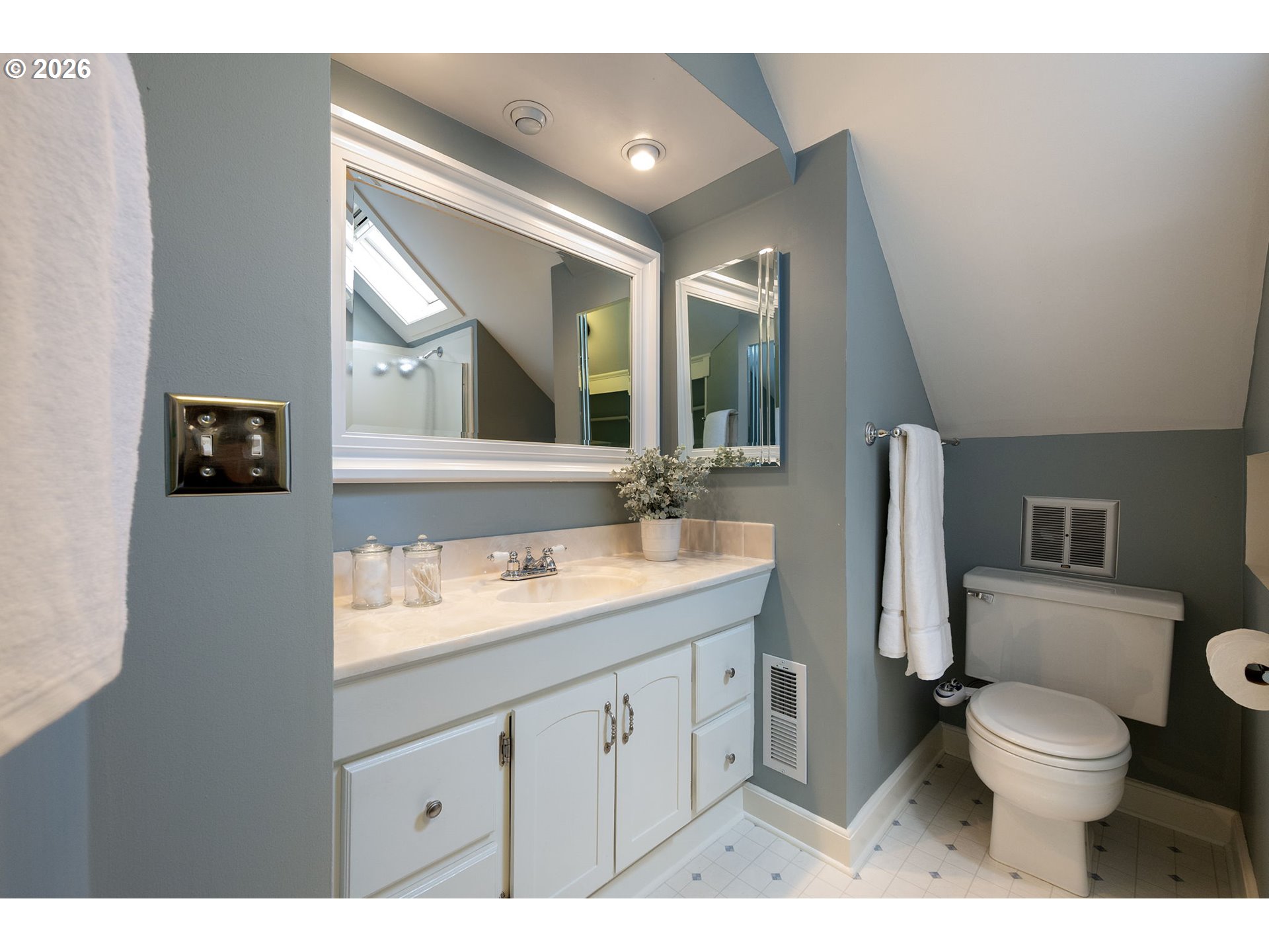 2050 Friendly Street Eugene, OR 97405 - Photo 32 of 48 Bathroom, Attached